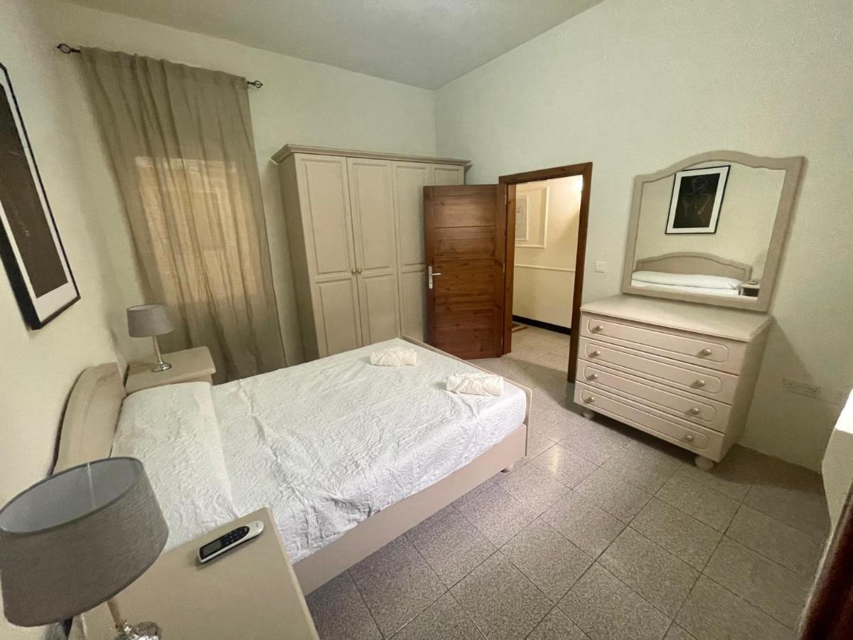 Seafront Apartment With Balcony Overlooking Marina Ghajnsielem Luaran gambar